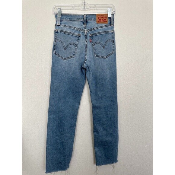 Levi's Wedgie Straight Leg Light Wash Blue Distressed Frayed Hem Waist 26 26x28 - Picture 5 of 9